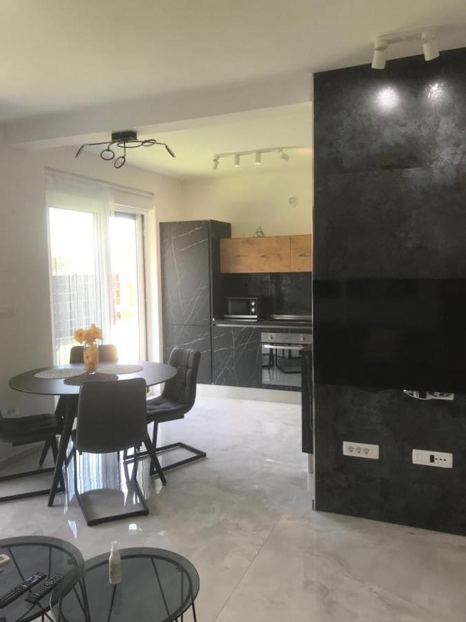 Hedonist-Luxury 2 Bedroom Apartment With Private Hot Tub, Garden And Free Parking Trogir Exterior foto