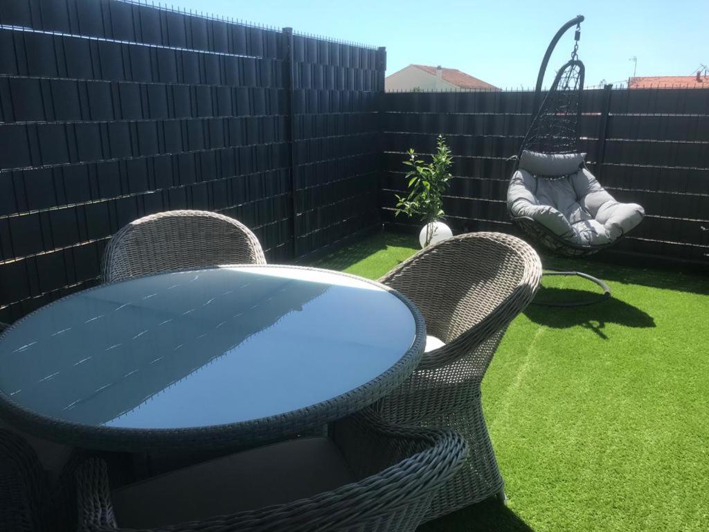 Hedonist-Luxury 2 Bedroom Apartment With Private Hot Tub, Garden And Free Parking Trogir Exterior foto